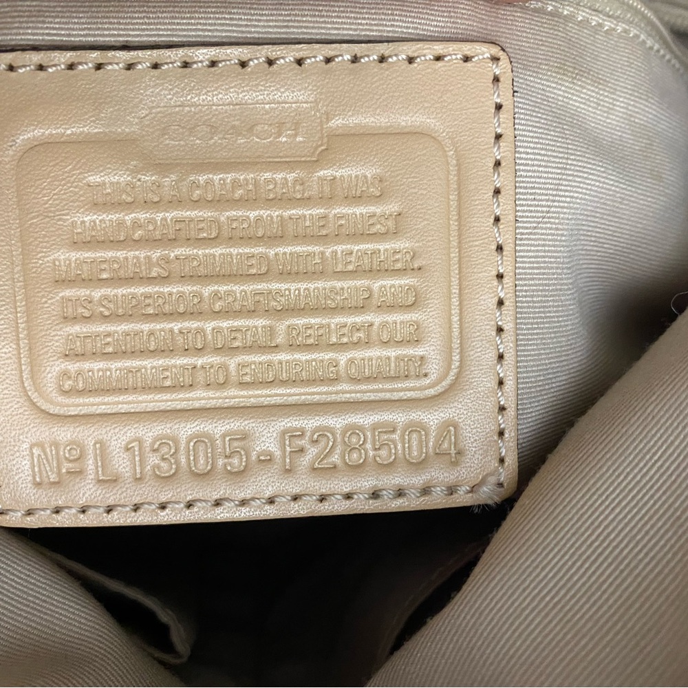 Coach hand bag. - Picture 5 of 10